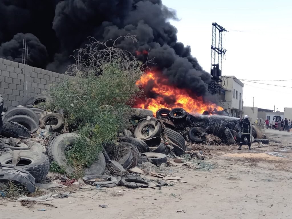 1000037478-1024x768 قابس: اندلاع حريق في مخزن للعجلات المطاطية المستعملة بمنطقة بوشمة الصناعية